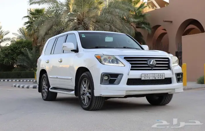 للبيع جيب لكزس LX570 موديل 2013 5