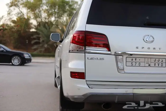 للبيع جيب لكزس LX570 موديل 2013 24