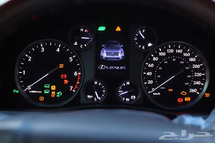 للبيع جيب لكزس LX570 موديل 2013 31