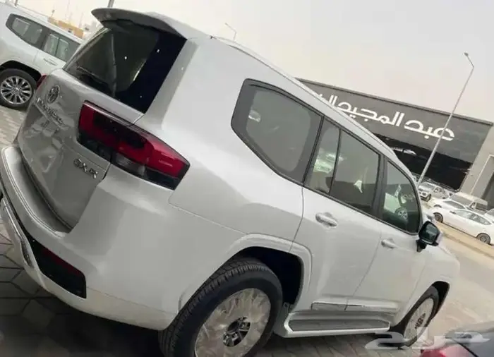 لاندكروزر GXR4 3.5 موديل 2025 عروض ع دفعتين 8
