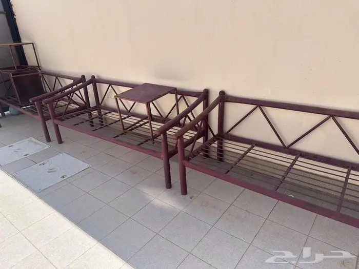 للبيع كراسي حديد عدد تسعة مع طاولاتهن وفرن طبخ 3