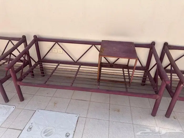 للبيع كراسي حديد عدد تسعة مع طاولاتهن وفرن طبخ 0