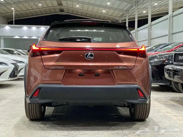 لكزس UX 300 H فل كامل هايبرد 2024 - خليجي 4