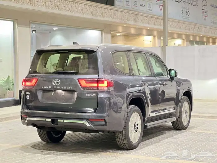 تويوتا لاندكروزر ( GXR 4 ) بنزين موديل 2025 13