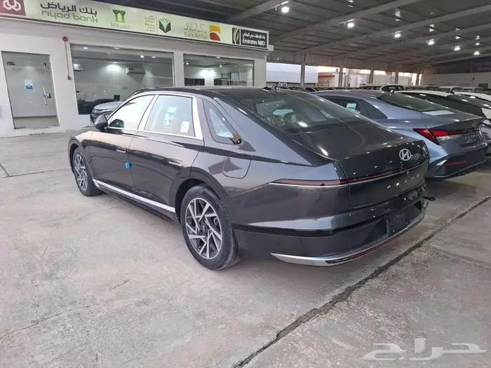 ازيرا كلاسيك 2025 رمادي 3