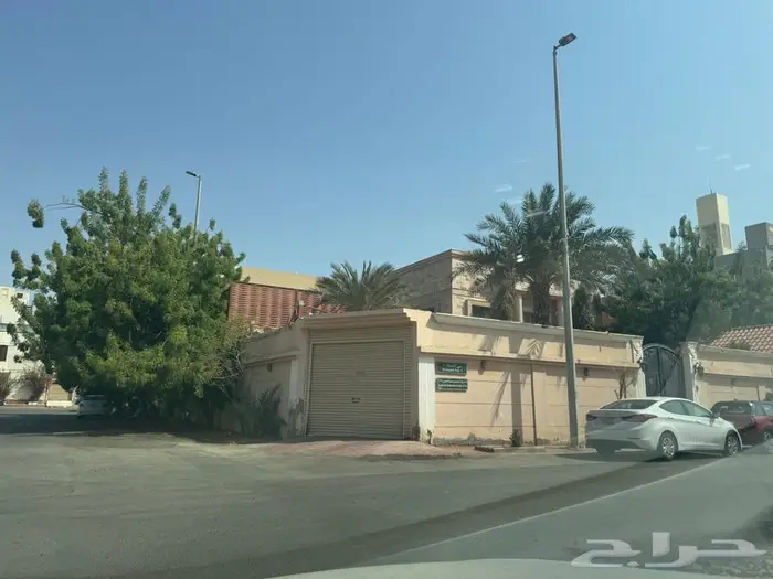 فلة للبيع بحي الاصالة مساحة 1035 م 0