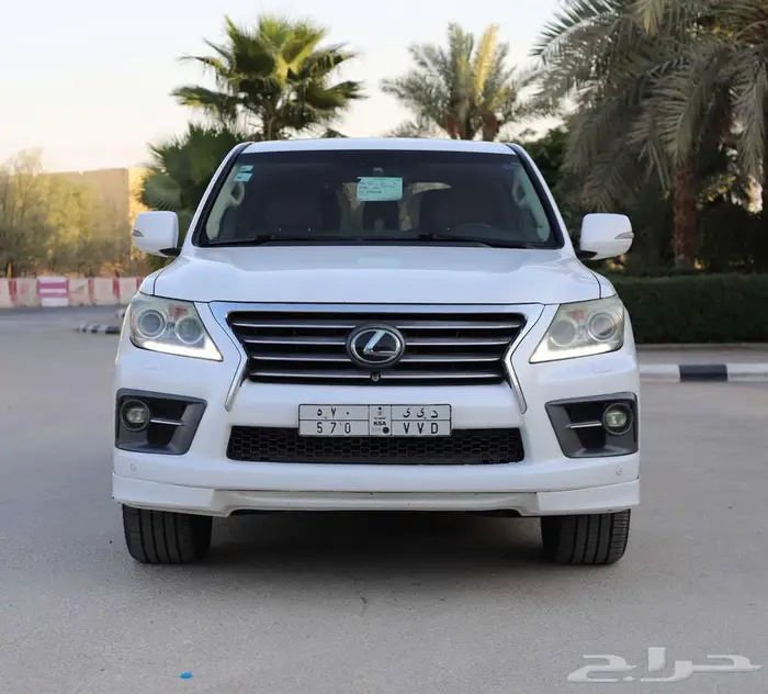 للبيع جيب لكزس LX570 موديل 2013 4