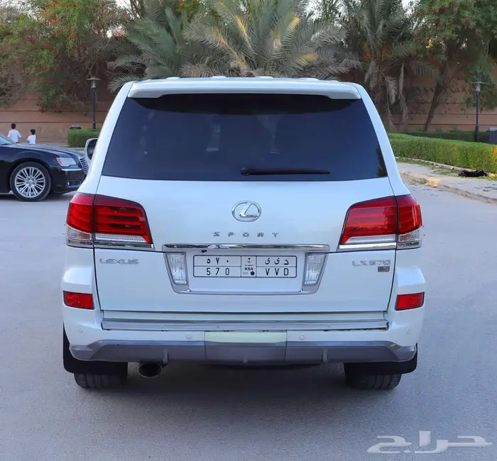 للبيع جيب لكزس LX570 موديل 2013 16