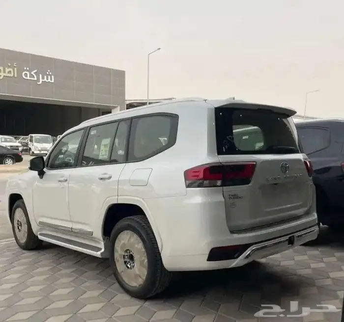 لاندكروزر GXR4 3.5 موديل 2025 عروض ع دفعتين 9