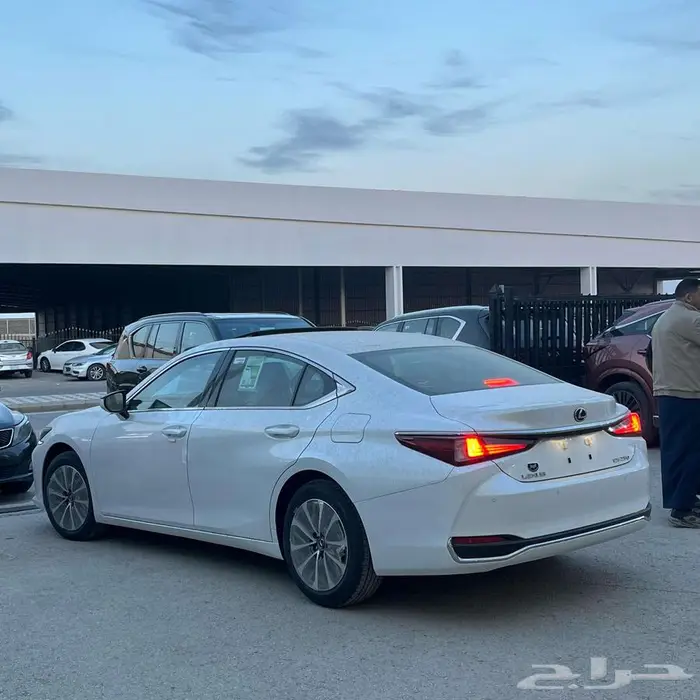 لكزس ES250 AA موديل 2025 على دفعتين 5
