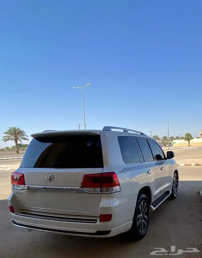 تويوتا لاند كروزر vxr الموديل (2016) سعودي (عبداللطيف جميل) 1
