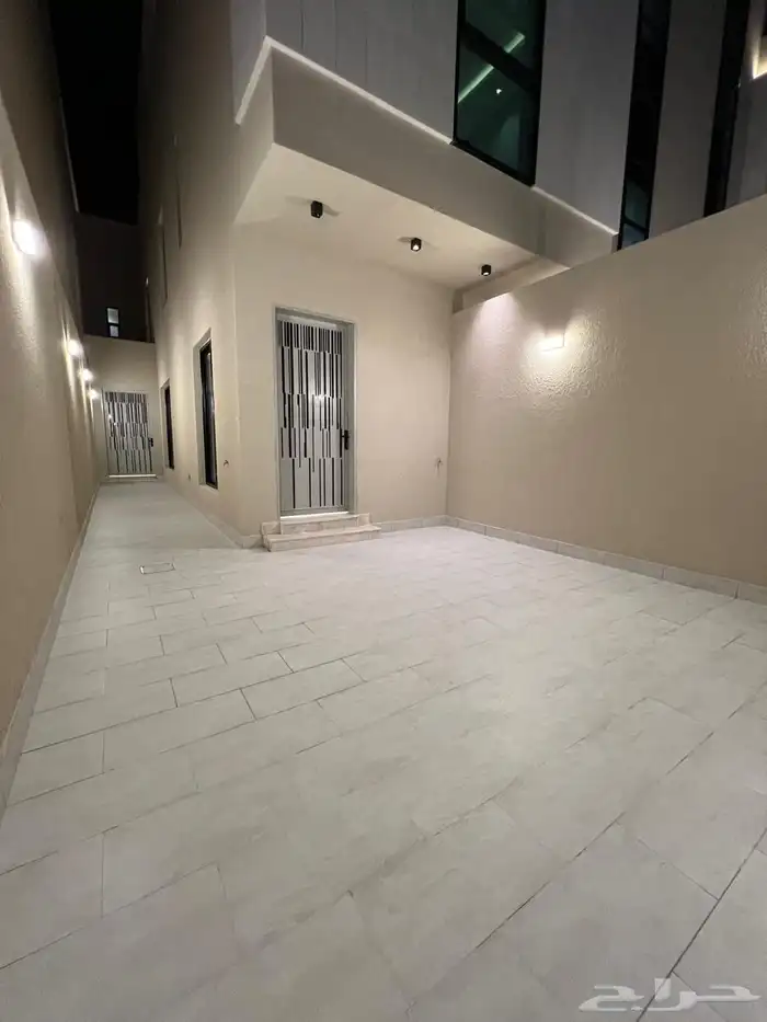 للبيع دور ارضي بناء شخصي بحي طويق 2