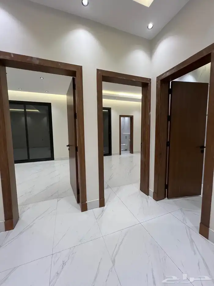 للبيع دور ارضي بناء شخصي بحي طويق 10