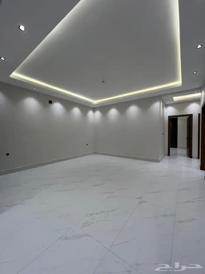 للبيع دور ارضي بناء شخصي بحي طويق 7