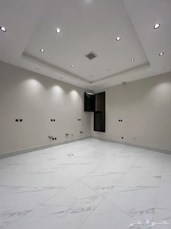 للبيع دور ارضي بناء شخصي بحي طويق 15