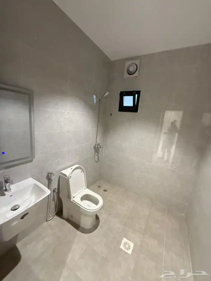 فله فاخره للبيع في حي الوفاء 18