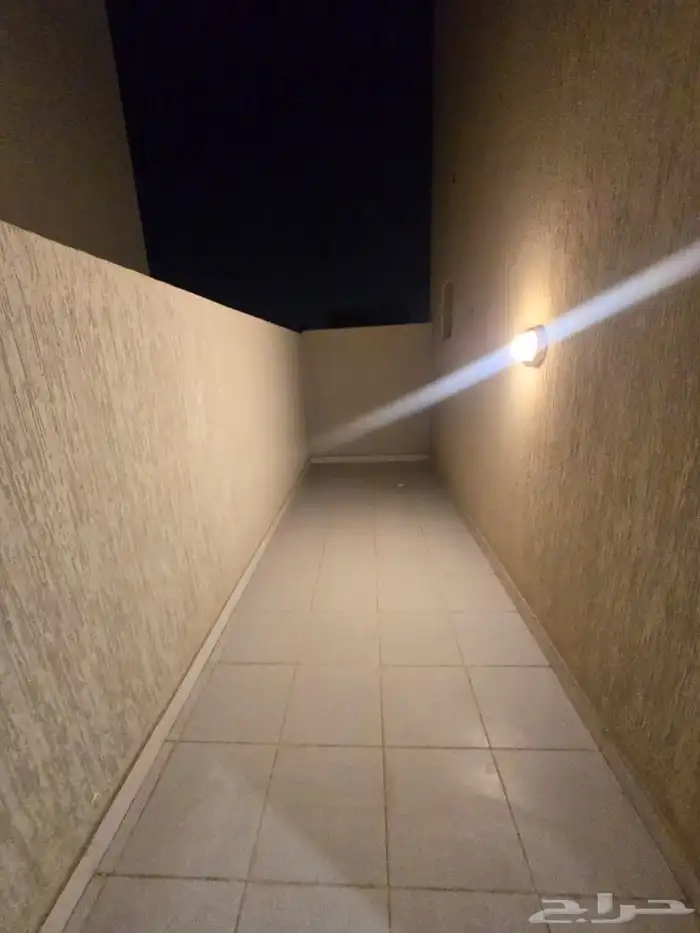 فلل فاخره للبيع في حي الرياض 27