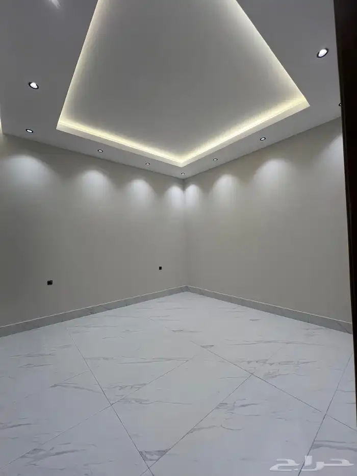 للبيع دور ارضي بناء شخصي بحي طويق 9