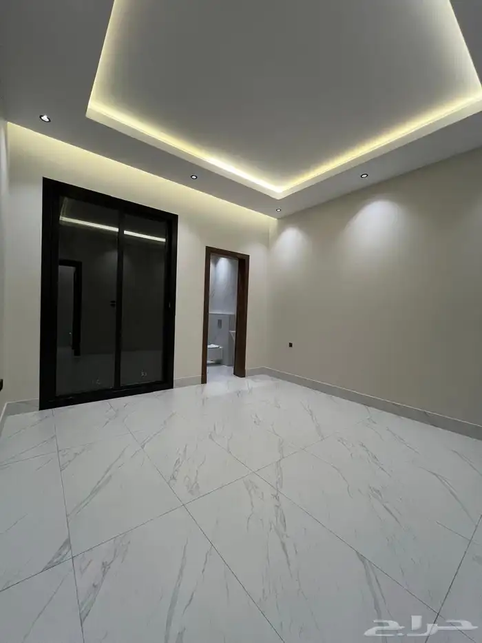 للبيع دور ارضي بناء شخصي بحي طويق 11