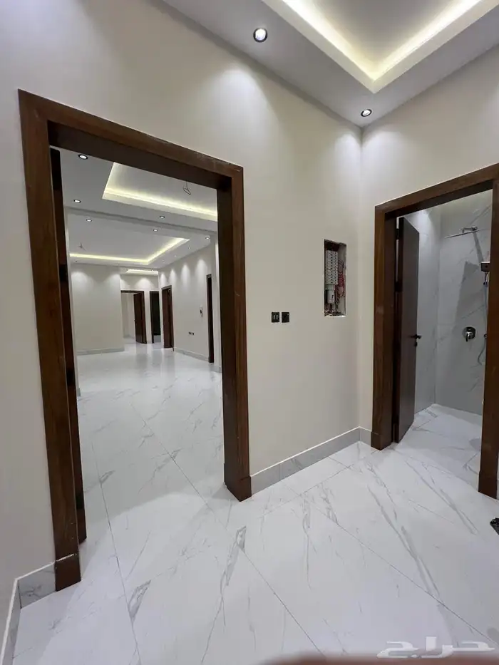 للبيع دور ارضي بناء شخصي بحي طويق 5