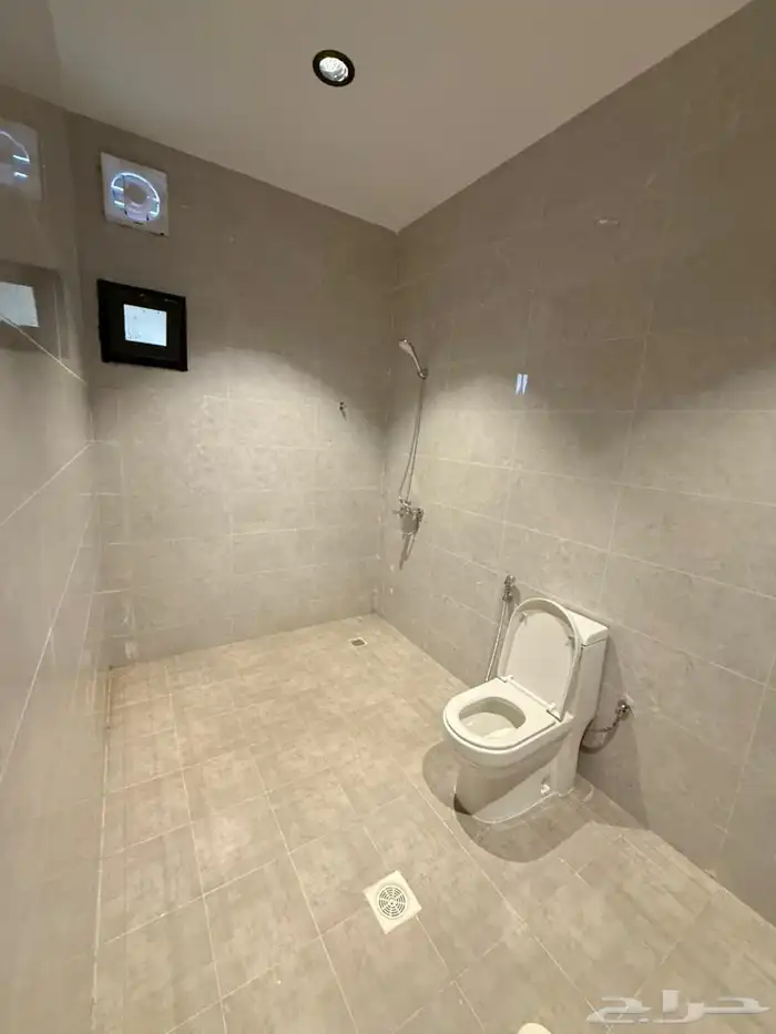 فله فاخره للبيع في حي الوفاء 12