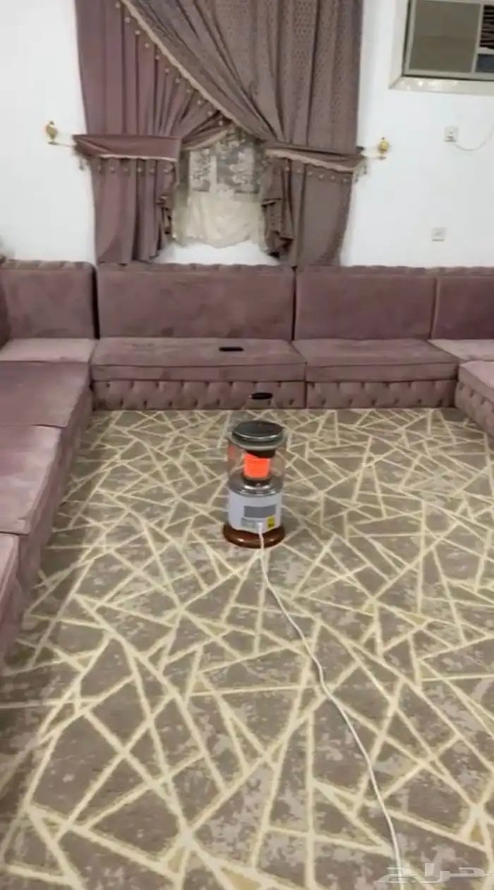 كنب ارضي شبه جديد للبيع 2