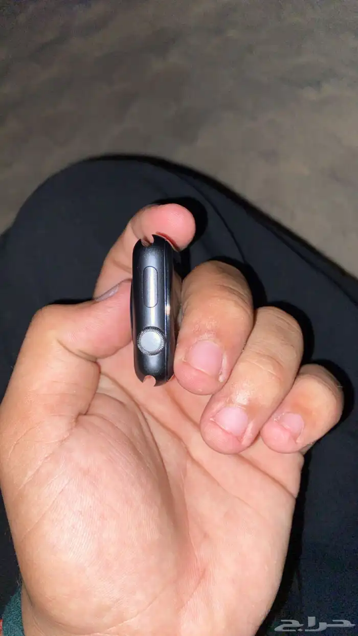 ساعة ابل واتش للبيع الساعه استخدام شخصي بس اهملتها 1