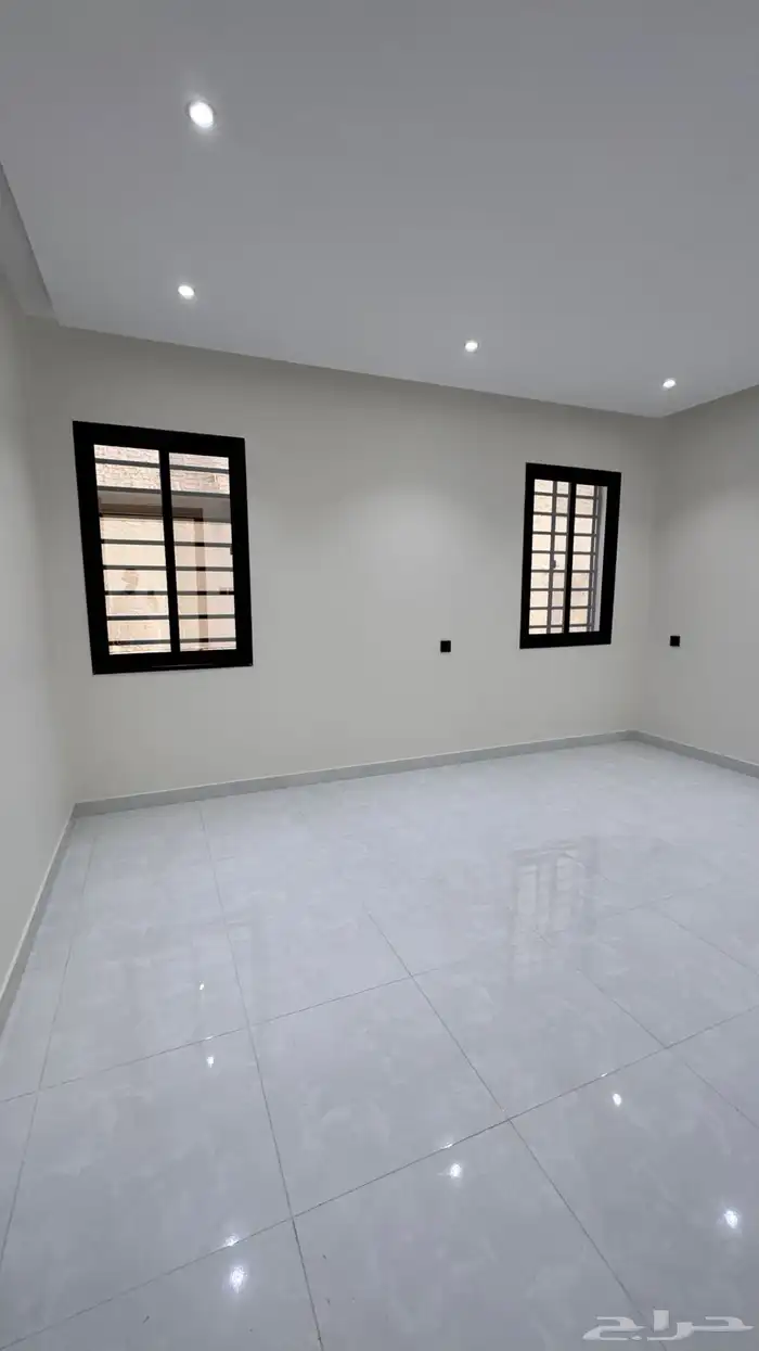 للبيع روف علوى مع ملحق من 650 الف بالخميس 9