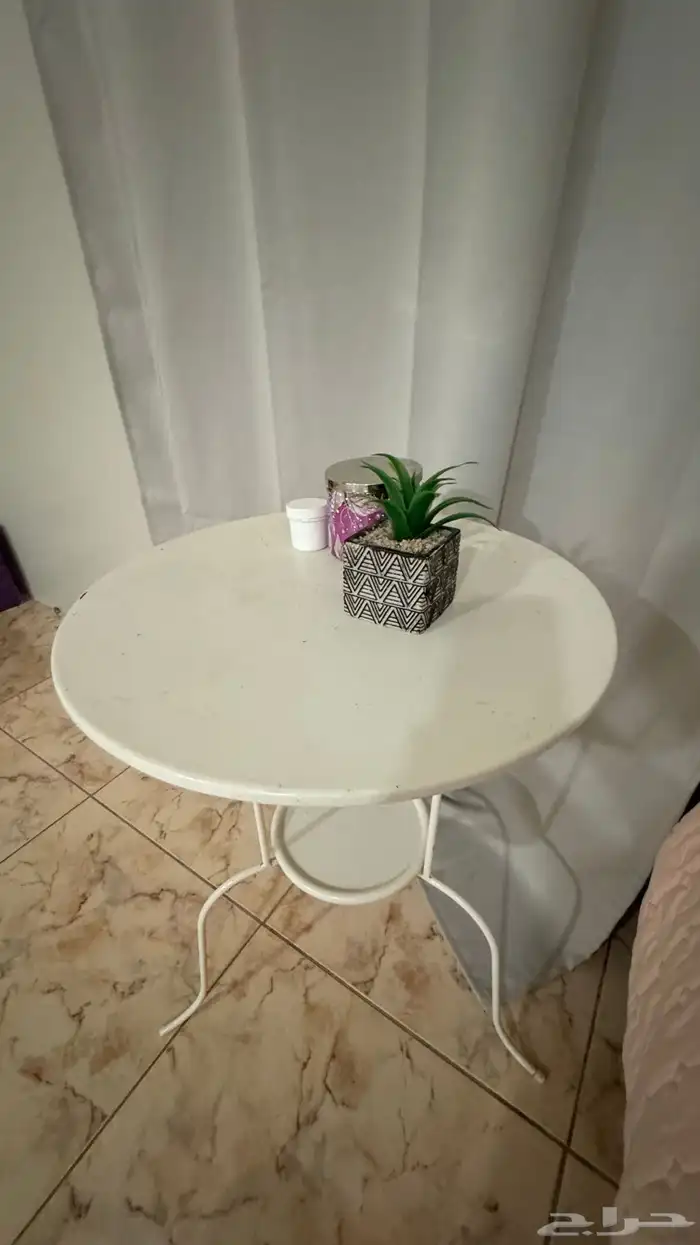 طاولة ايكيا بيضاء 0