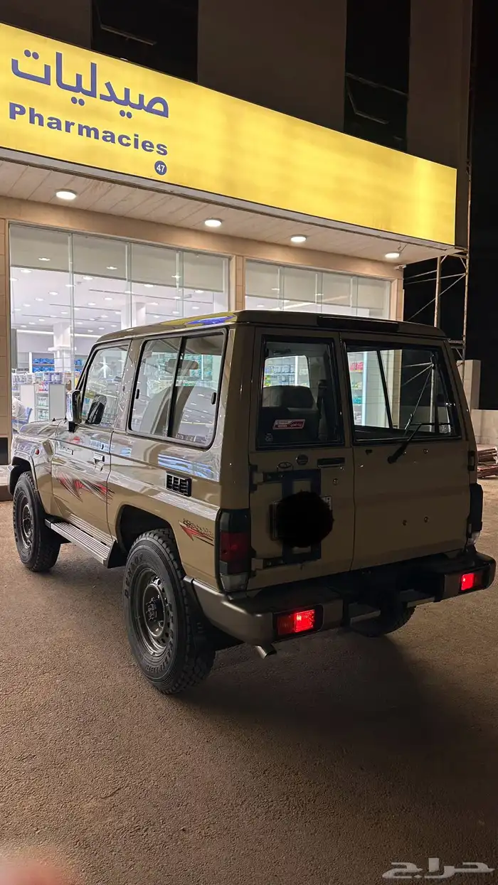 مطلوب ربع بيج أو ابيض نظييف 0