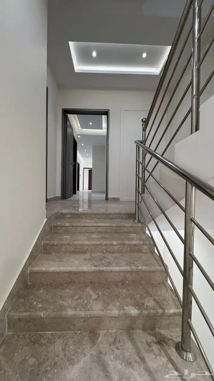 للبيع روف علوى مع ملحق من 650 الف بالخميس 3