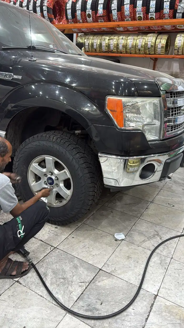 جنوط اكسبديشن و F150 مقاس 17 وكفرات نص حجري 0