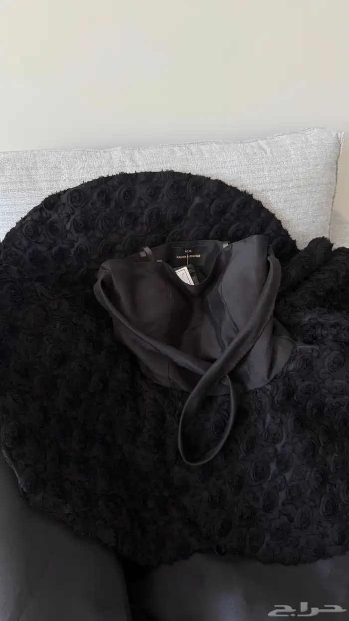 فساتين من مصممه رغداء الخطيب للبيع . الشرا 1350 البيع 1000 1