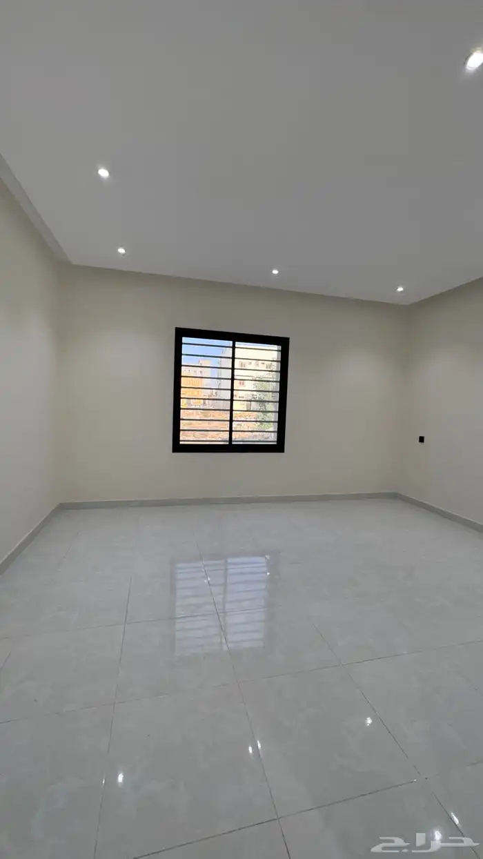 للبيع روف علوى مع ملحق من 650 الف بالخميس 5