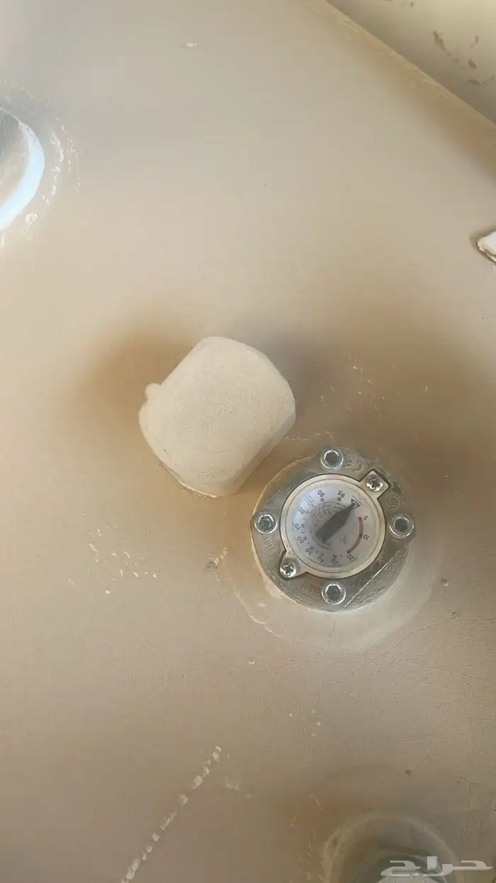 خزان غاز مركزي 1000 لتر للبيع نظيف 2