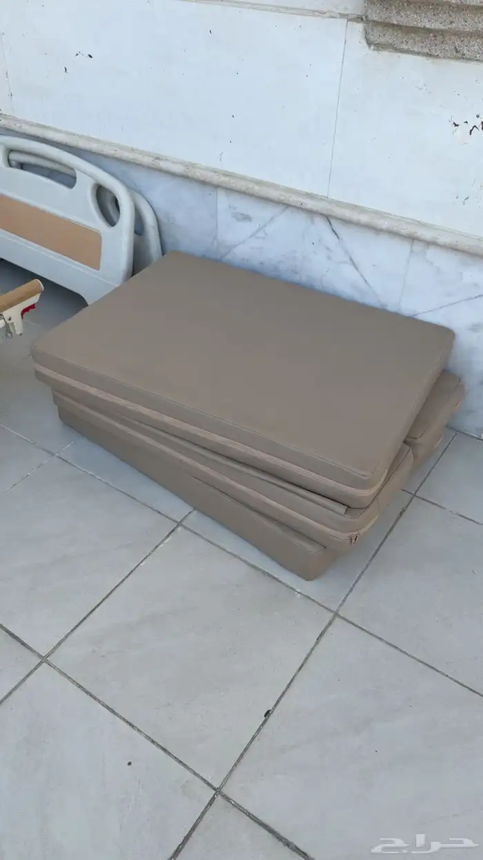 سرير طبي كهربائي مع جميع ملحقاته 2