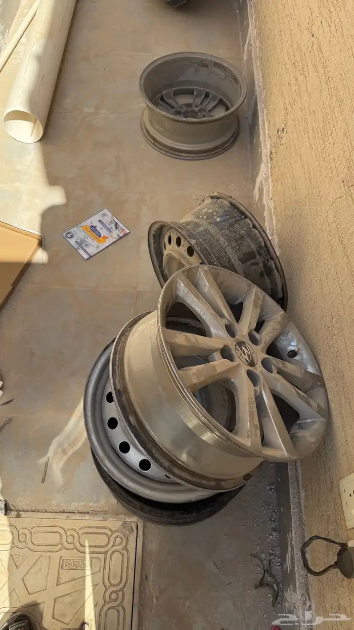 عندي ثلاث جنوط سوناتا وكاله وثلاثه هايلكس على السوم 1