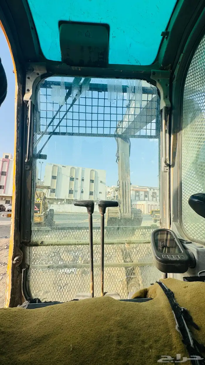 للبيع حفار فولفو Volvo EC210BLC 2011 25