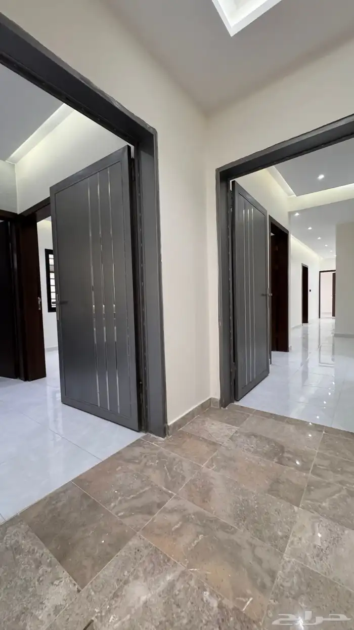 للبيع روف علوى مع ملحق من 650 الف بالخميس 4