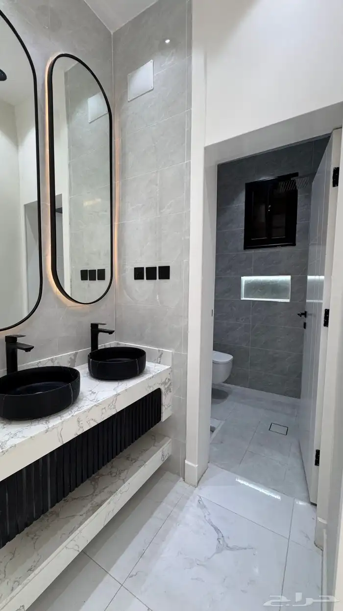 للبيع شقق ارضيه وعلوى مع سطح من 550 الف طريق ابها الخميس 28