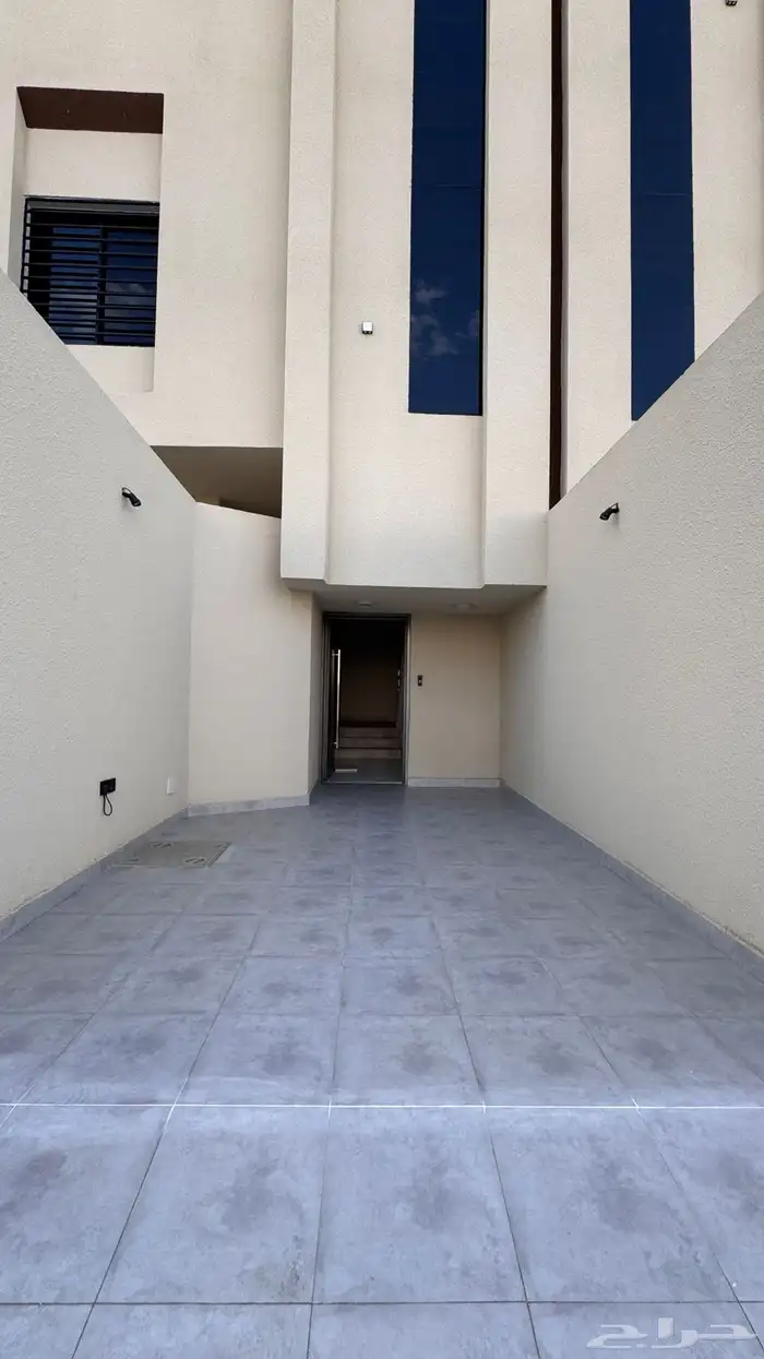 للبيع روف علوى مع ملحق من 650 الف بالخميس 1