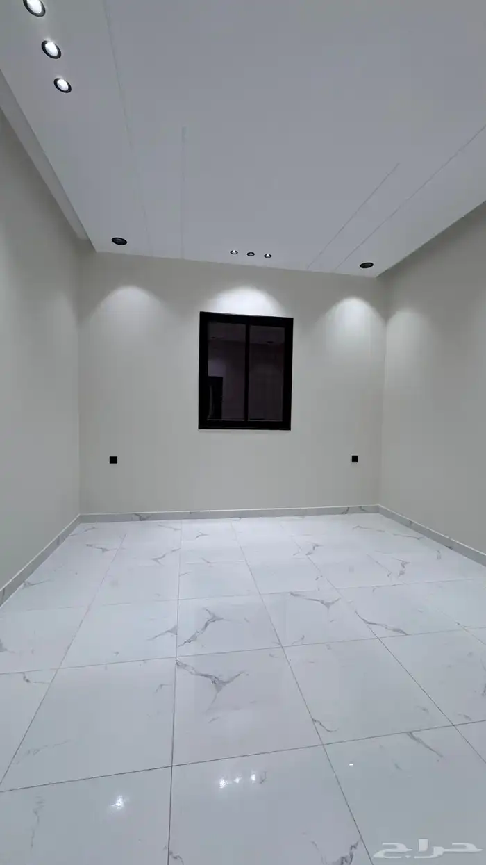 للبيع شقق ارضيه وعلوى مع سطح من 550 الف طريق ابها الخميس 16