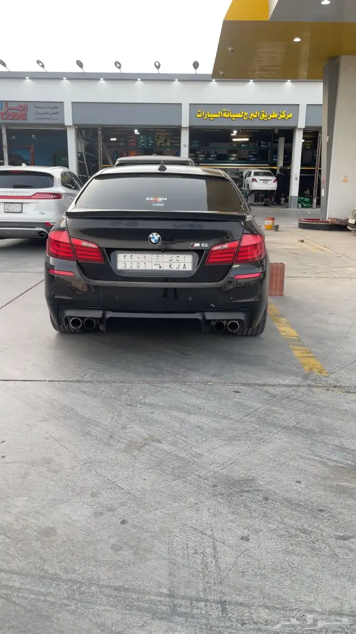 BMW F10 (2011) 8 سلندر توين تيربو(550i) 4