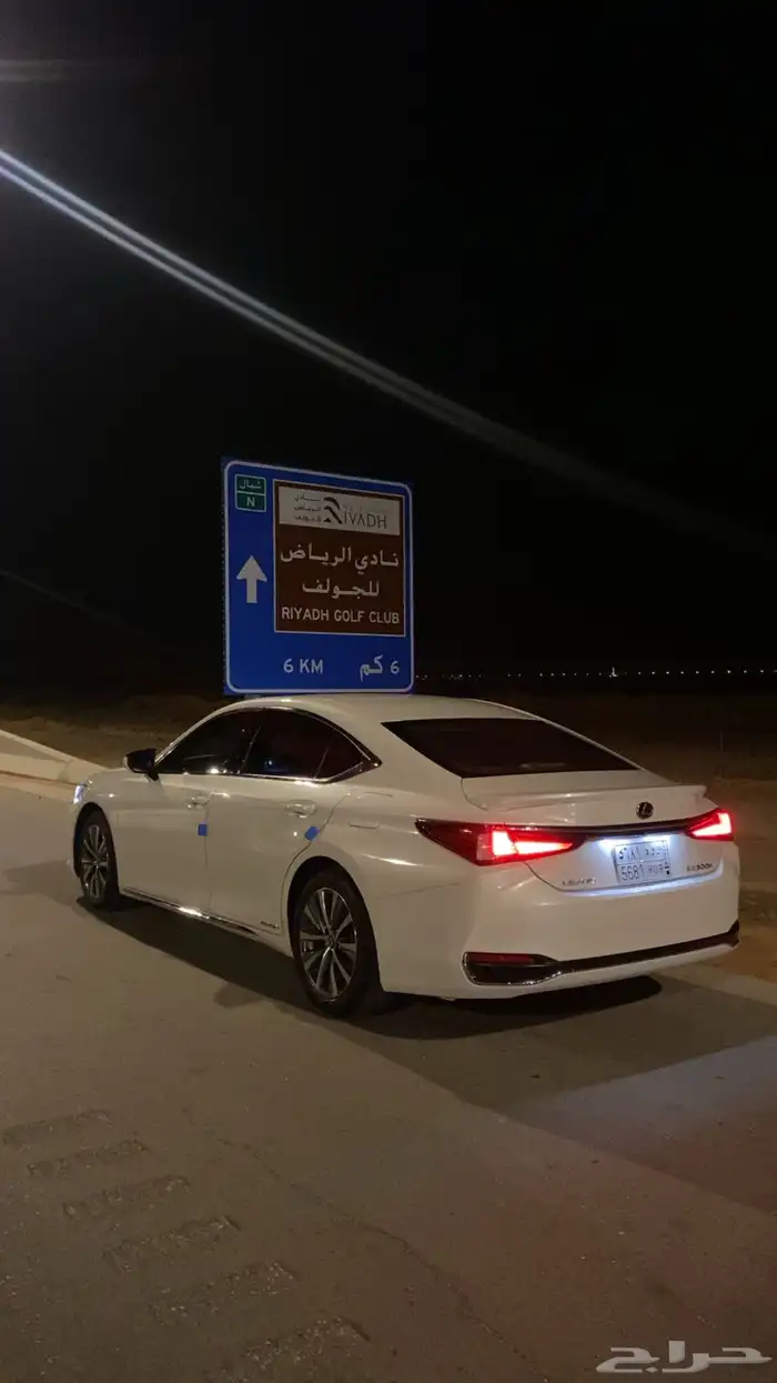 لكزس es300h 2020 8