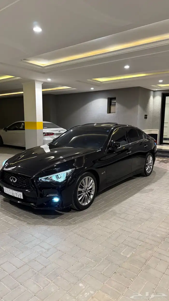 انفنتي Q50 2020 اسود ملكي 3