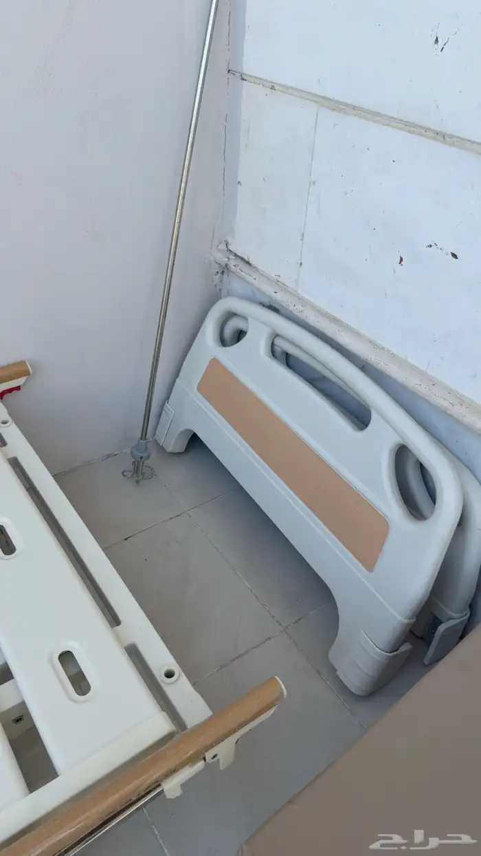 سرير طبي كهربائي مع جميع ملحقاته 1
