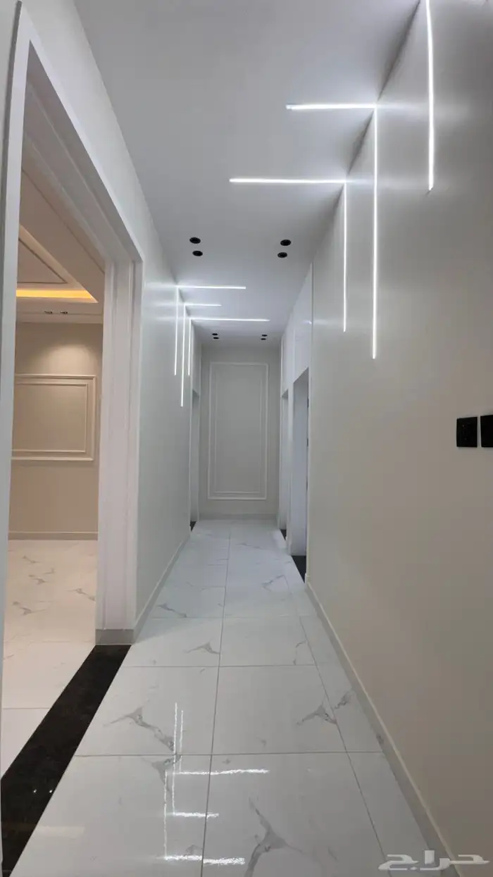 للبيع شقق ارضيه وعلوى مع سطح من 550 الف طريق ابها الخميس 29