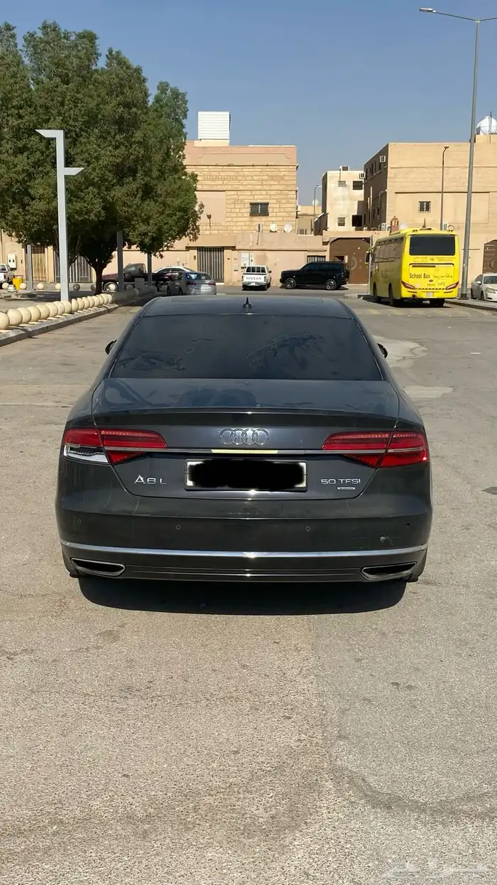اودي A8 1
