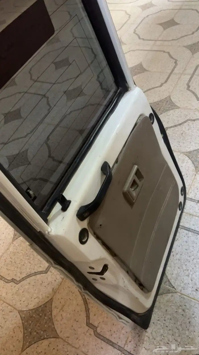 باب ربع خلفي خليجي بكامل ملحقاته مرشوش 0