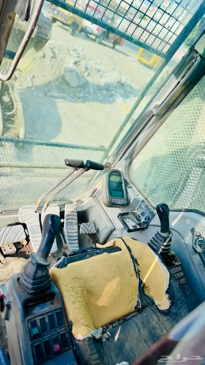 للبيع حفار فولفو Volvo EC210BLC 2011 17